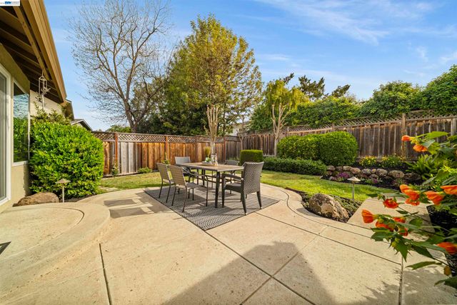 5534 Blackbird Dr, Pleasanton, CA 94566