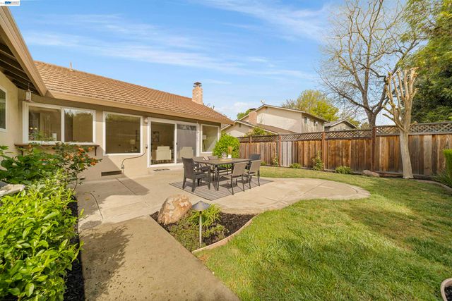 5534 Blackbird Dr, Pleasanton, CA 94566