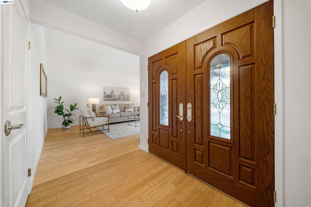 5534 Blackbird Dr, Pleasanton, CA 94566