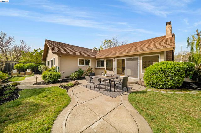 5534 Blackbird Dr, Pleasanton, CA 94566
