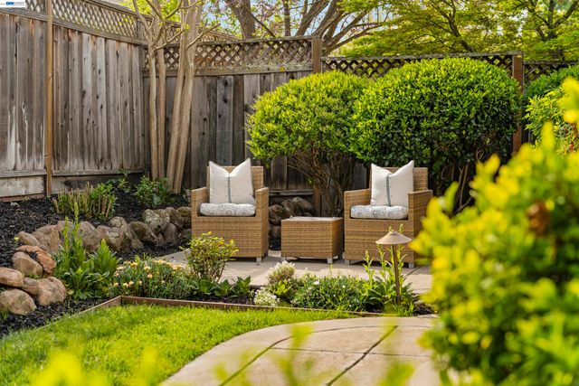 5534 Blackbird Dr, Pleasanton, CA 94566