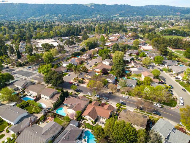 5534 Blackbird Dr, Pleasanton, CA 94566