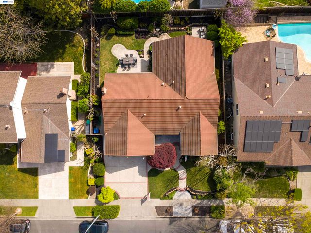 5534 Blackbird Dr, Pleasanton, CA 94566