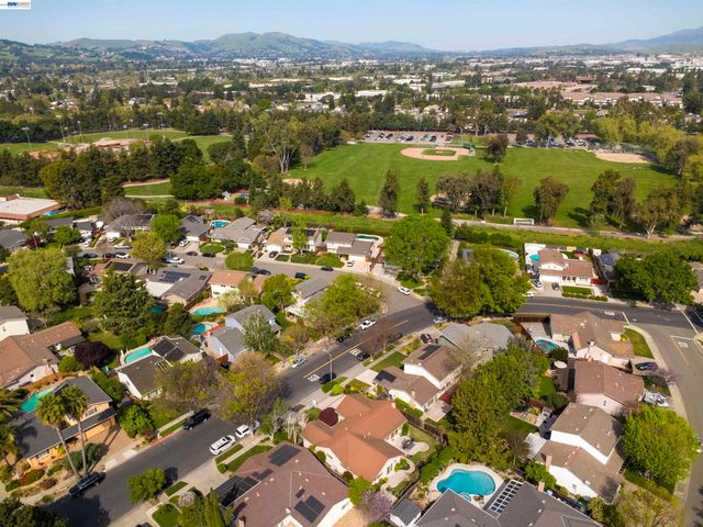 5534 Blackbird Dr, Pleasanton, CA 94566