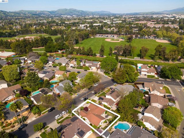 5534 Blackbird Dr, Pleasanton, CA 94566