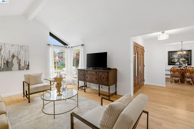 5534 Blackbird Dr, Pleasanton, CA 94566