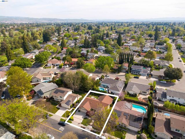 5534 Blackbird Dr, Pleasanton, CA 94566