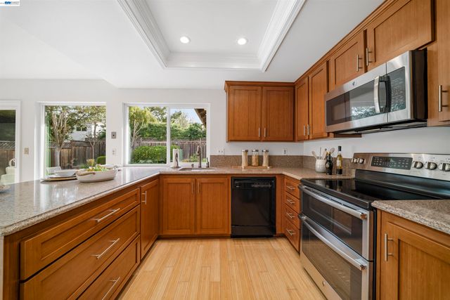 5534 Blackbird Dr, Pleasanton, CA 94566