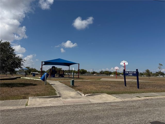 1634 Brentwood Dr, Corpus Christi, TX 78415