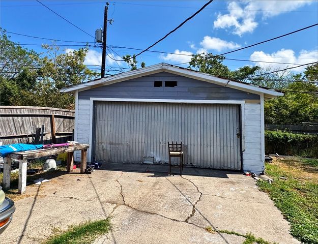 1634 Brentwood Dr, Corpus Christi, TX 78415