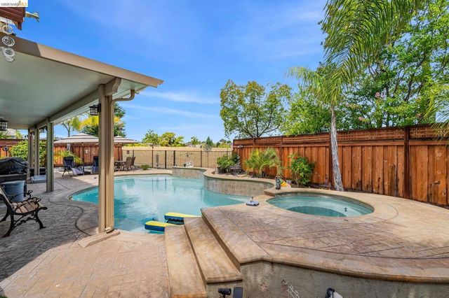 2611 Torrey Pines Dr, Brentwood, CA 94513