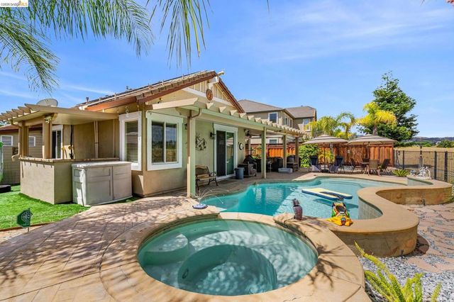 2611 Torrey Pines Dr, Brentwood, CA 94513