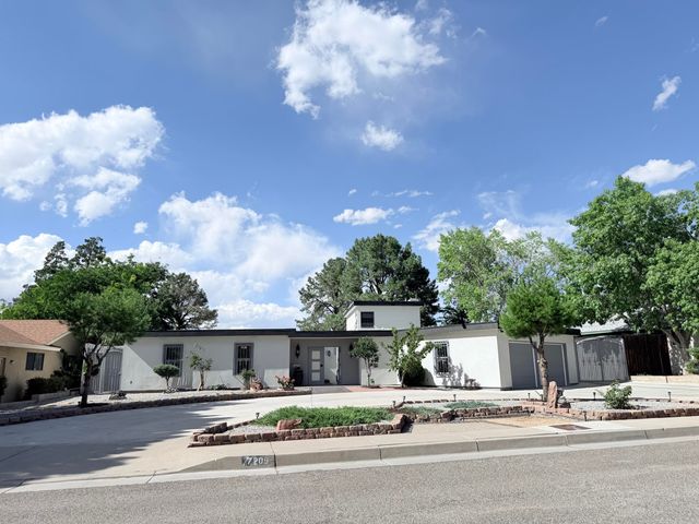 7209 Vista Del Arroyo Avenue NE, Albuquerque, NM 87109
