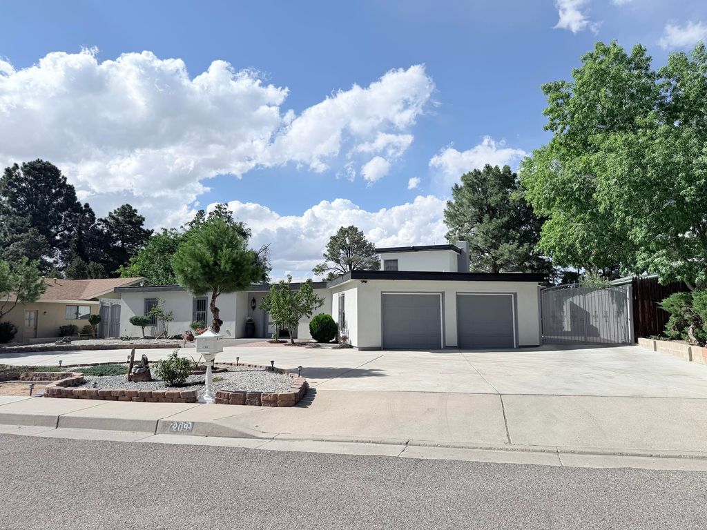 7209 Vista Del Arroyo Avenue NE, Albuquerque, NM 87109