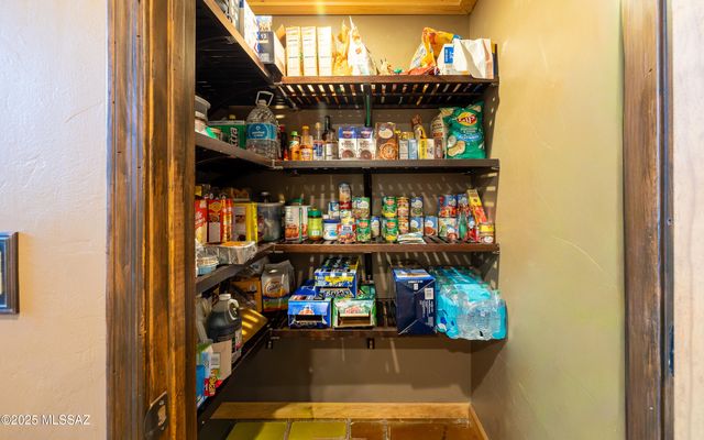 531 S Cody Loop Road, Oracle, AZ 85623