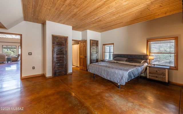 531 S Cody Loop Road, Oracle, AZ 85623