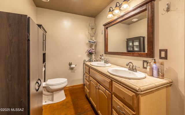 531 S Cody Loop Road, Oracle, AZ 85623