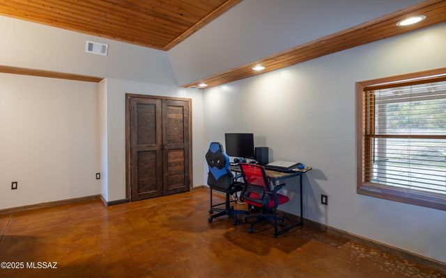 531 S Cody Loop Road, Oracle, AZ 85623