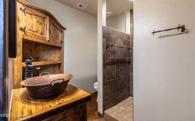 531 S Cody Loop Road, Oracle, AZ 85623