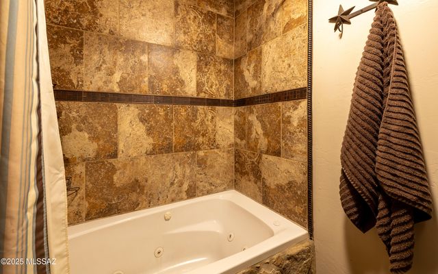 531 S Cody Loop Road, Oracle, AZ 85623