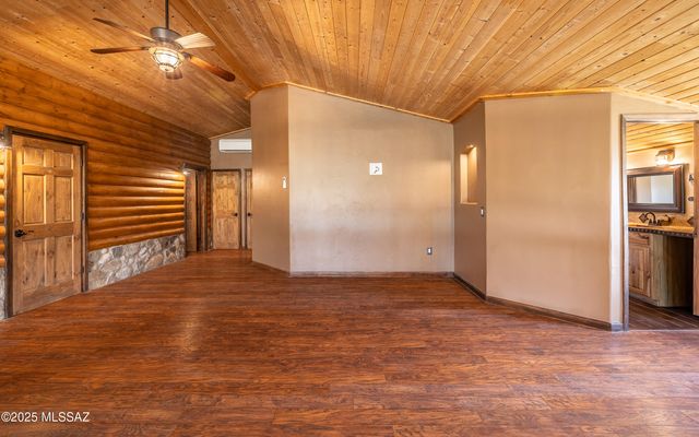 531 S Cody Loop Road, Oracle, AZ 85623