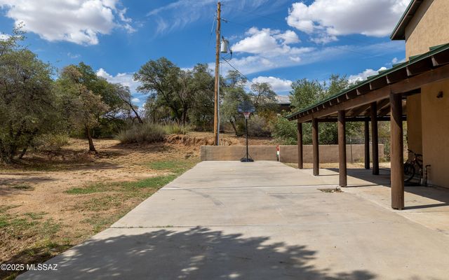 531 S Cody Loop Road, Oracle, AZ 85623