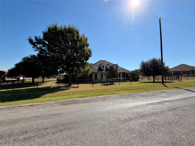 1333 E Highland Road, Waxahachie, TX 75167
