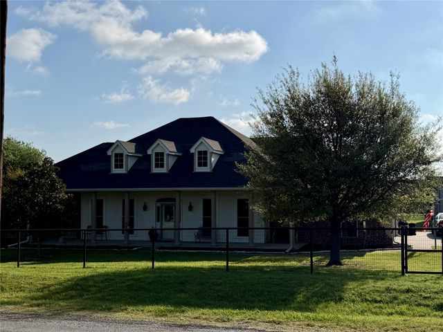 1333 E Highland Road, Waxahachie, TX 75167
