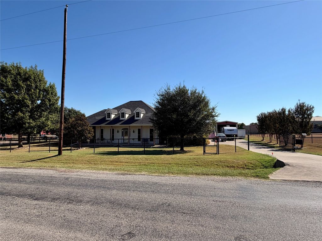 1333 E Highland Road, Waxahachie, TX 75167
