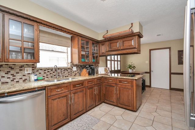 9811 Rocktree Drive, Houston, TX 77040