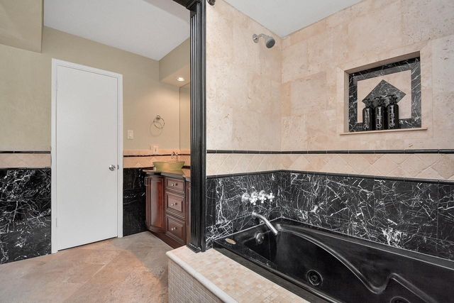 9811 Rocktree Drive, Houston, TX 77040