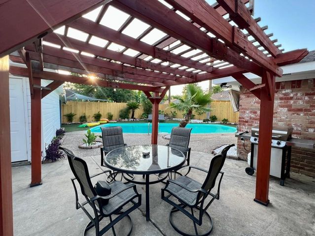 9811 Rocktree Drive, Houston, TX 77040