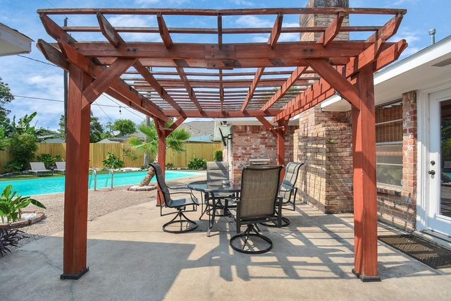 9811 Rocktree Drive, Houston, TX 77040