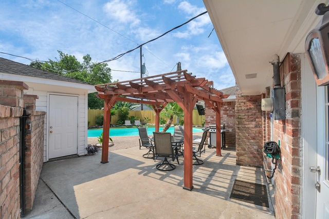 9811 Rocktree Drive, Houston, TX 77040