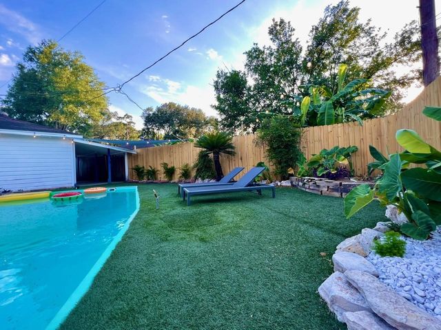 9811 Rocktree Drive, Houston, TX 77040