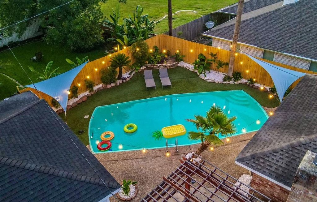 9811 Rocktree Drive, Houston, TX 77040