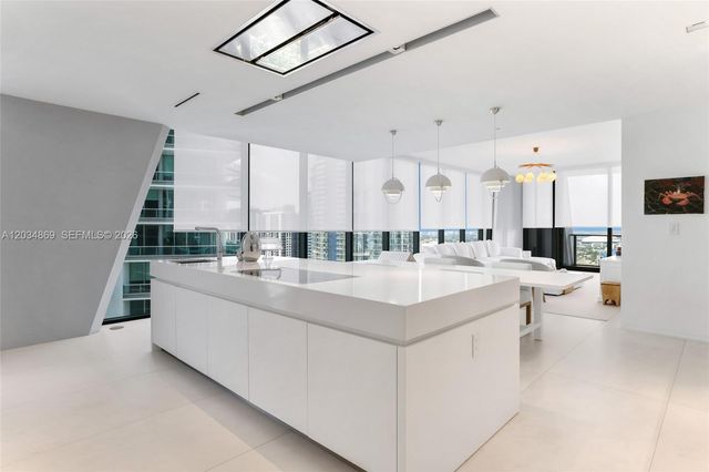 1000 Biscayne Boulevard 3701, Miami, FL 33132