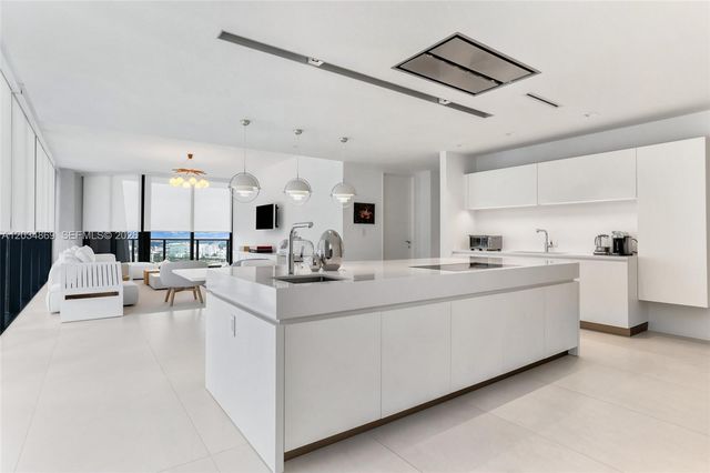 1000 Biscayne Boulevard 3701, Miami, FL 33132