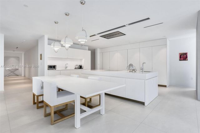 1000 Biscayne Boulevard 3701, Miami, FL 33132