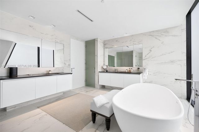 1000 Biscayne Boulevard 3701, Miami, FL 33132