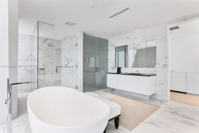 1000 Biscayne Boulevard 3701, Miami, FL 33132