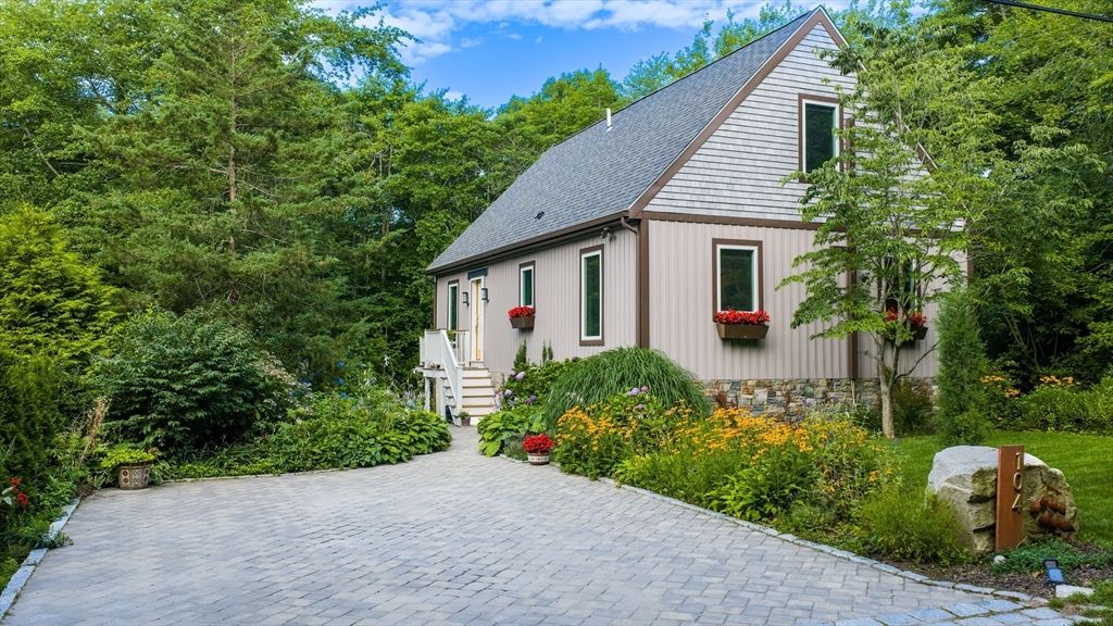 104 Fir St, Fairhaven, MA 02719