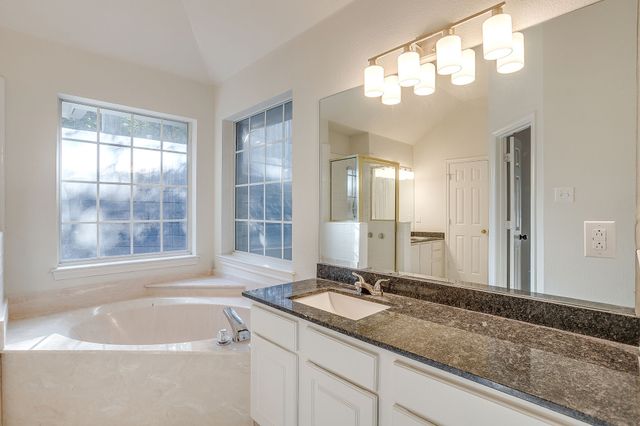 1502 Shadow Run, Weatherford, TX 76086
