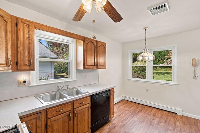 65 Sunflower Lane, Toms River, NJ 08755
