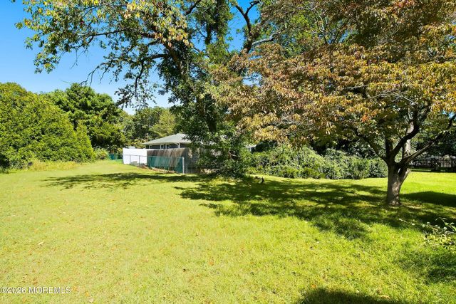 65 Sunflower Lane, Toms River, NJ 08755