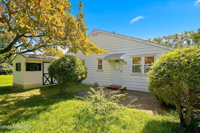 65 Sunflower Lane, Toms River, NJ 08755