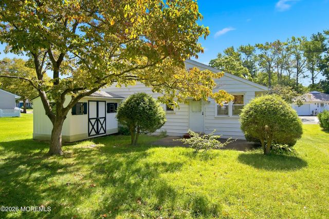 65 Sunflower Lane, Toms River, NJ 08755