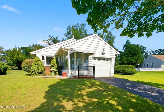 65 Sunflower Lane, Toms River, NJ 08755