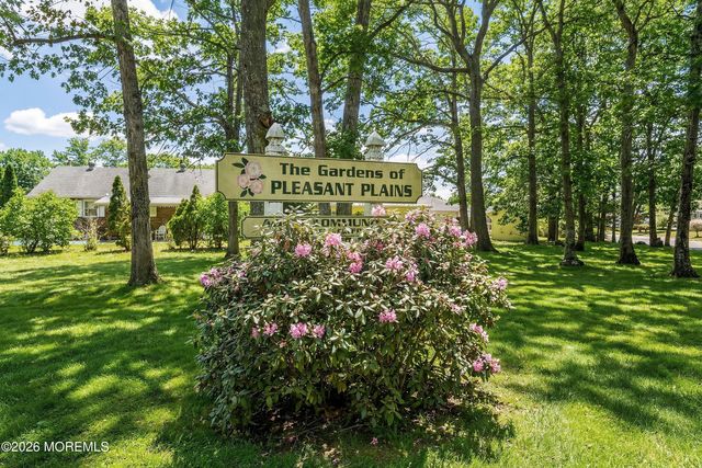 65 Sunflower Lane, Toms River, NJ 08755