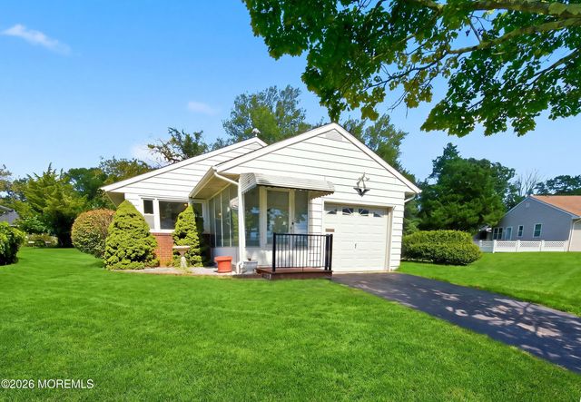 65 Sunflower Lane, Toms River, NJ 08755